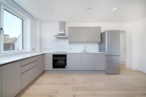 2 bedroom flat to rent, Stonhouse Street, London SW4