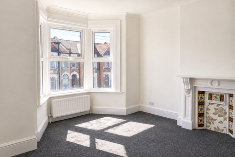 2 bedroom terraced house to rent, London E12