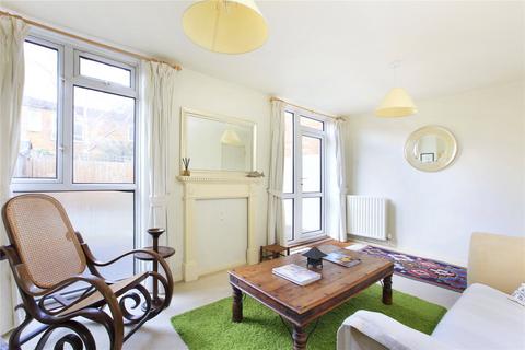 2 bedroom terraced house to rent, Evesham Way, Battersea, London, SW11
