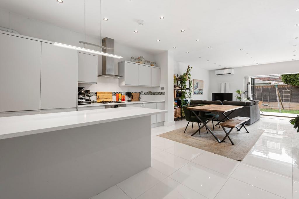 Kitchen/Dining