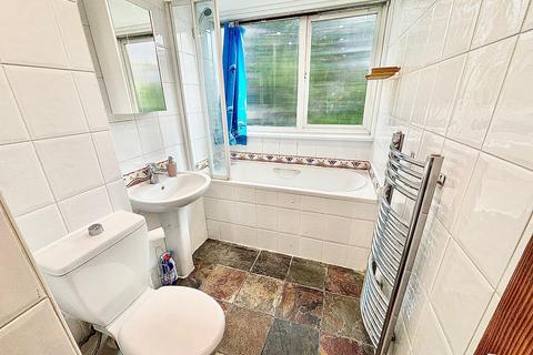 2 bedroom flat to rent, The Ridings, Chigwell, IG7