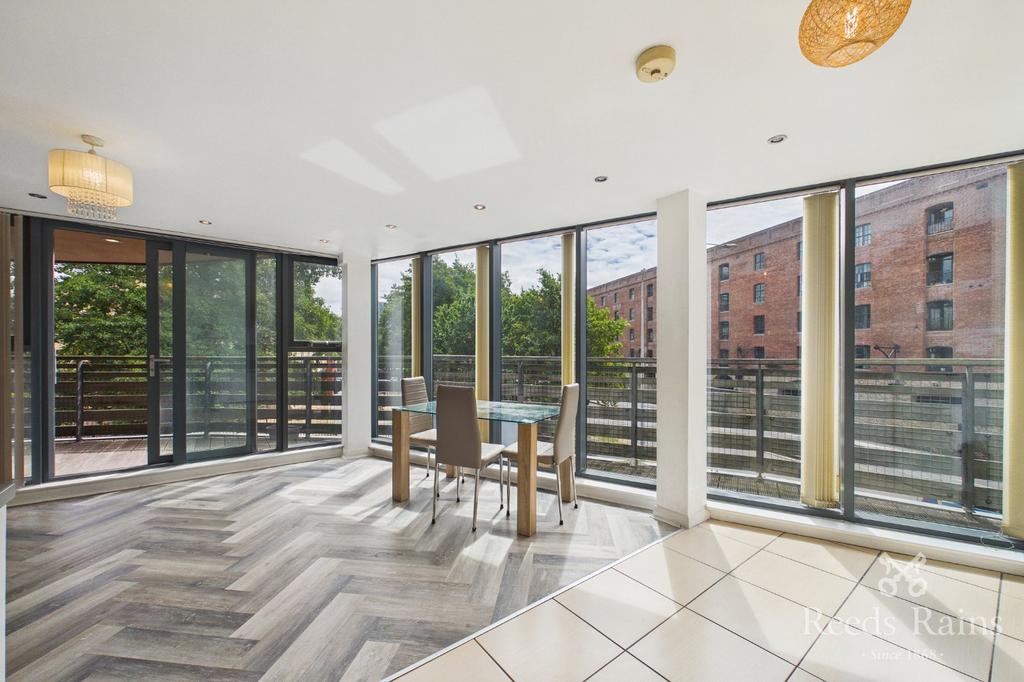 Apartment in Liverpool - More