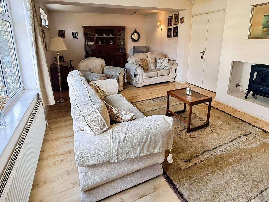 House in Oadby and Wigston, Leicestershire - More