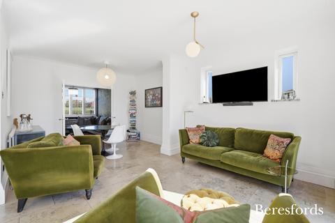 4 bedroom detached house for sale, Hall Lane, Upminster, RM14