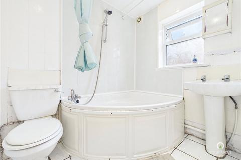 3 bedroom flat to rent, Wingrove Avenue, Tyne and Wear NE4