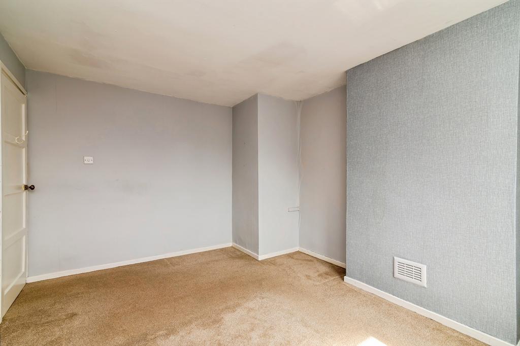 House in Nottingham, Gedling - More