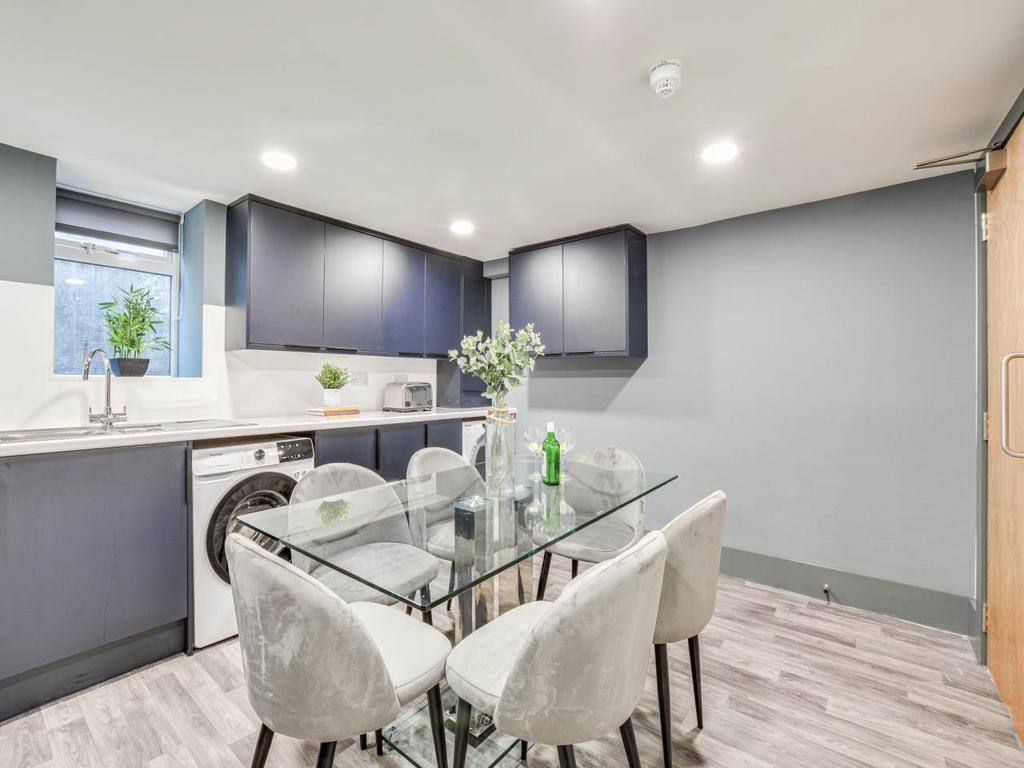 House in Leeds, Burley - More