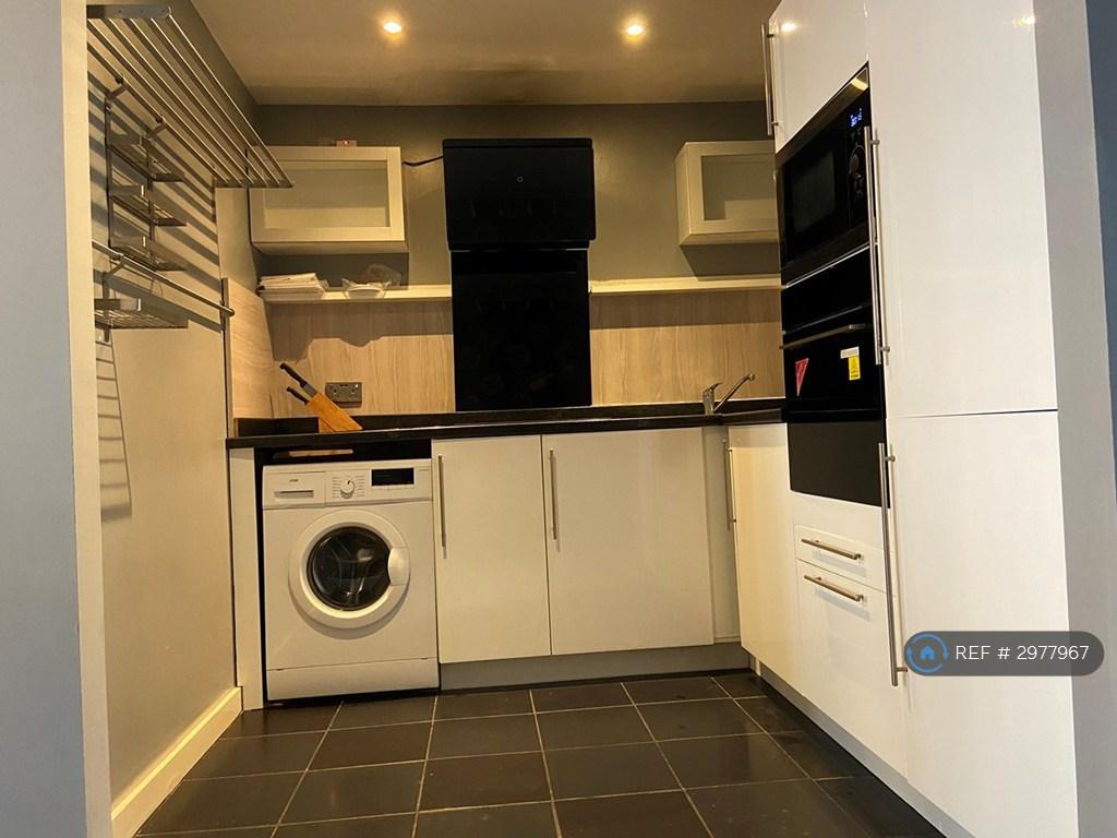 Apartment in Manchester, Hulme - View 4