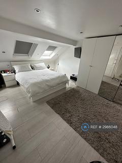 4 bedroom terraced house to rent, Mcleod Road, London, SE2