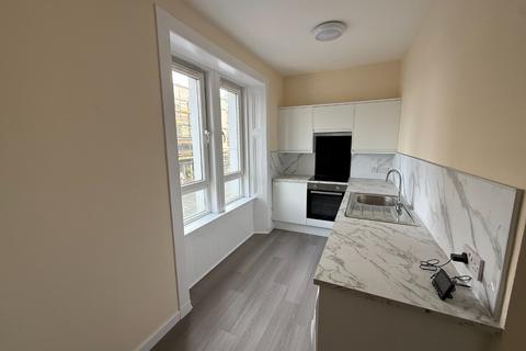 2 bedroom flat to rent, Carnegie Drive, Dunfermline, KY12