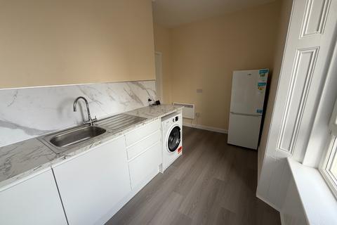 2 bedroom flat to rent, Carnegie Drive, Dunfermline, KY12
