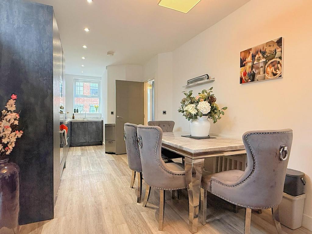 House in Leeds, Low Town End, Morley - View 3