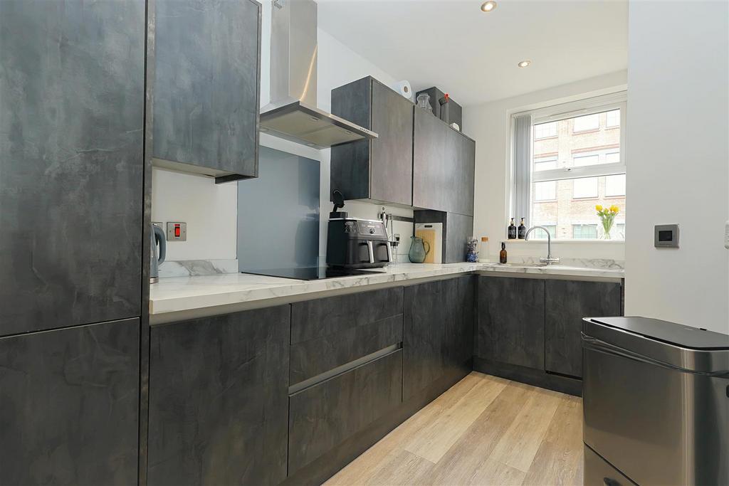 House in Leeds, Low Town End, Morley - View 4