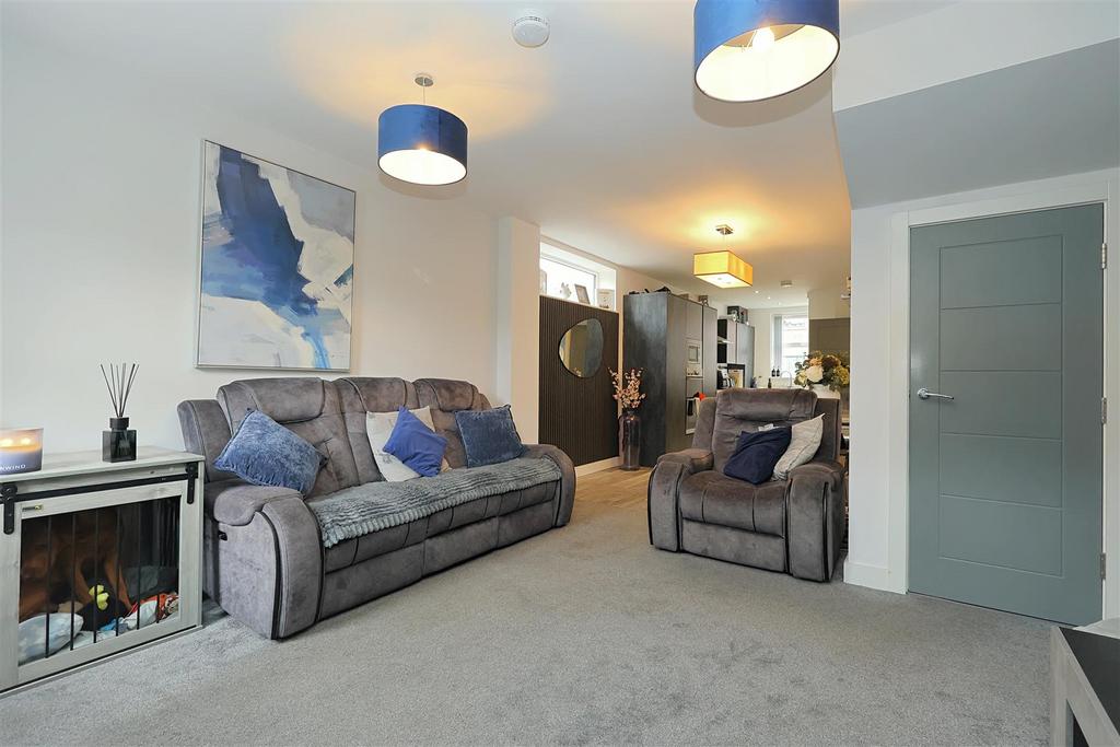 House in Leeds, Low Town End, Morley - More