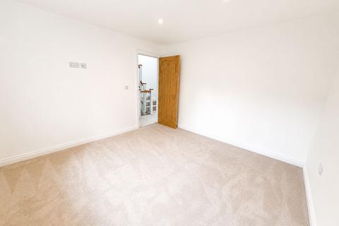 3 bedroom semi-detached house to rent, La Plata Grove, Brentwood, CM14