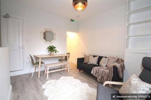 3 bedroom terraced house to rent, Evelyn Street, Beeston, NG9