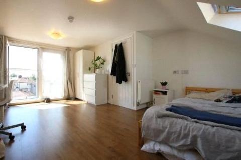 6 bedroom terraced house to rent, Berkeley Road, London, NW9