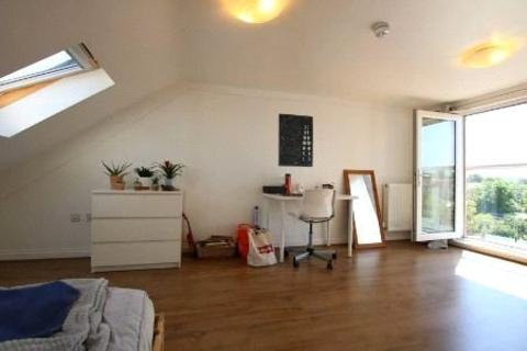 6 bedroom terraced house to rent, Berkeley Road, London, NW9