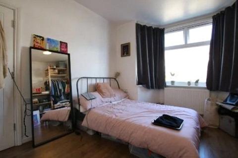 6 bedroom terraced house to rent, Berkeley Road, London, NW9