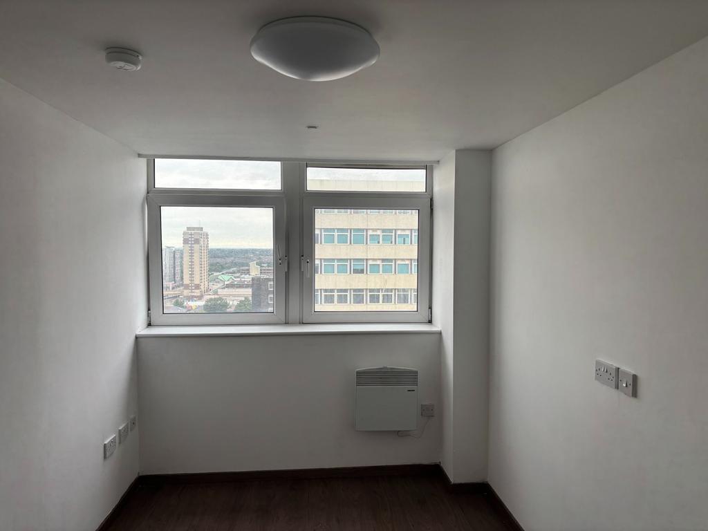 Apartment in Sefton, Liverpool City Region - View 3