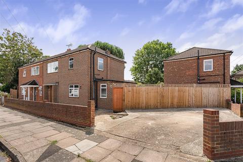 Maguire Drive, Richmond TW10