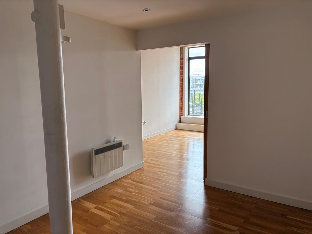 Apartment in Leeds, West Yorkshire - View 3