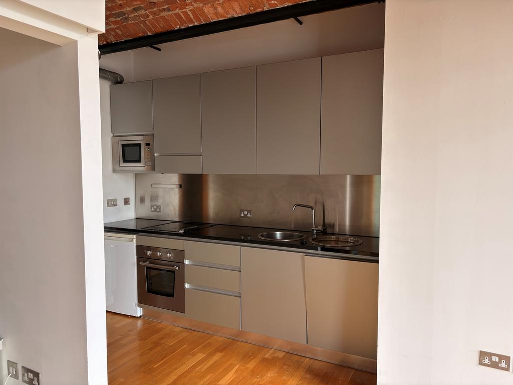 Apartment in Leeds, West Yorkshire - View 4