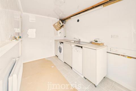 2 bedroom flat for sale, Top Flat, Mynydd-y-Mor, Smyth Street, Fishguard, SA65 9LG