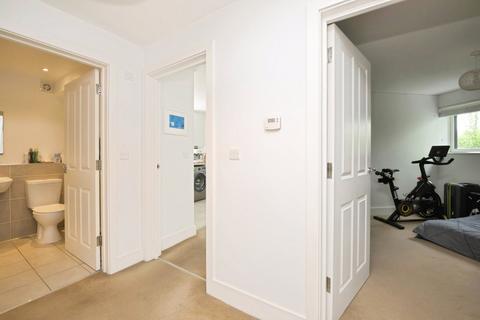 2 bedroom flat for sale, Station Road, Great Shelford, Cambridge, Cambridgeshire, CB22