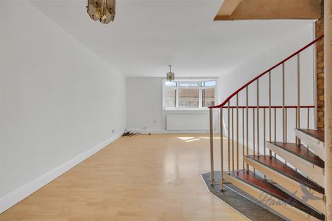 4 bedroom townhouse for sale, The Green | London | E15 | 0.4 miles to Maryland station
