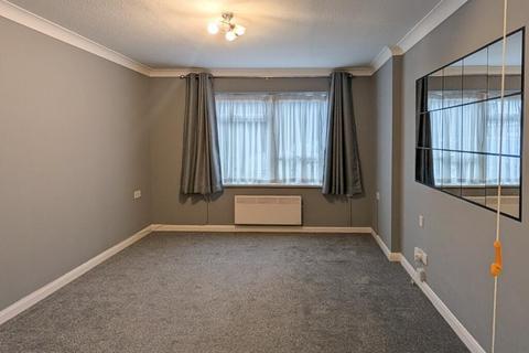 1 bedroom retirement property for sale, Market Square, Alton, GU34