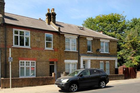 2 bedroom maisonette to rent, St. Margarets Road, TW7