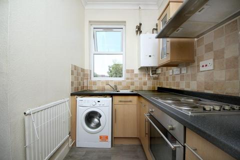2 bedroom maisonette to rent, St. Margarets Road, TW7