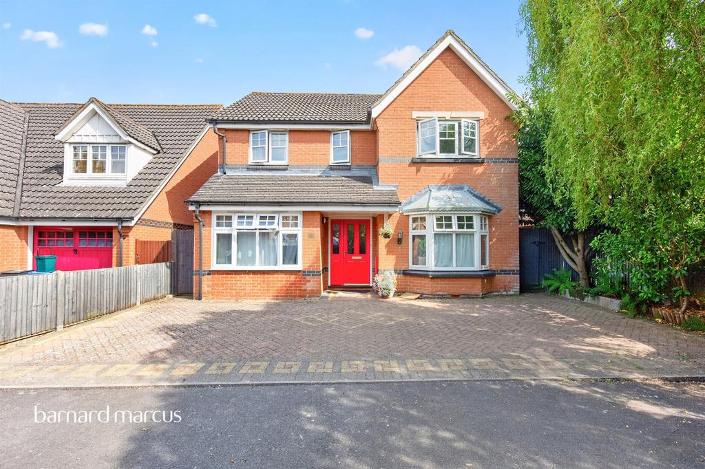 Detached house exterior, driveway