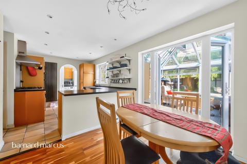 4 bedroom detached house for sale, Woodall Close, Chessington