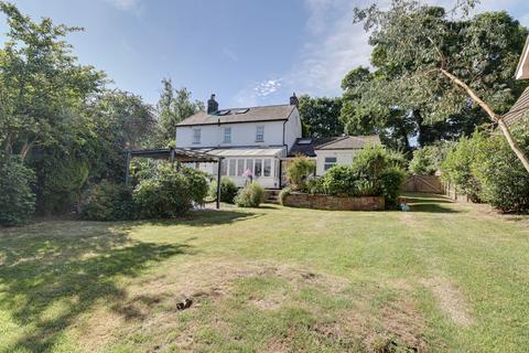 5 bedroom detached house to rent, Common Road, Kensworth, Dunstable, LU6