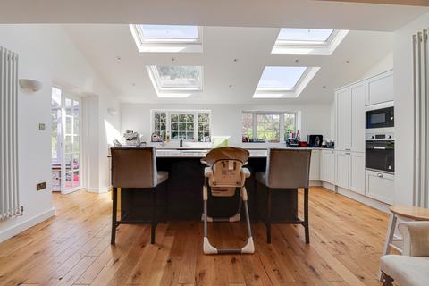 5 bedroom detached house to rent, Common Road, Kensworth, Dunstable, LU6