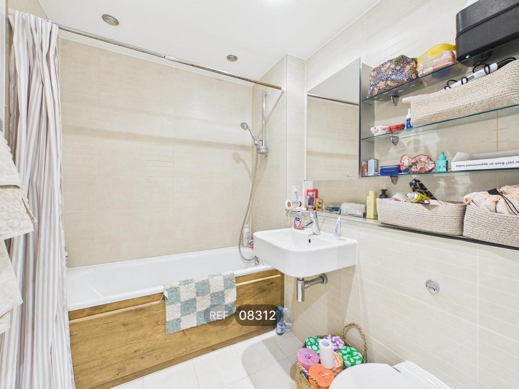 Apartment in London - View 5