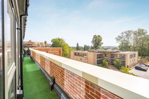 2 bedroom penthouse for sale, Mackenzie Court, Sunningdale