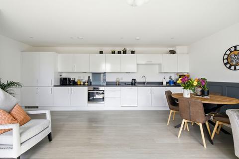 2 bedroom penthouse for sale, Mackenzie Court, Sunningdale