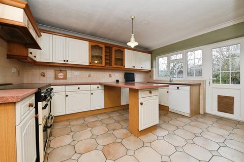 4 bedroom detached house for sale, High Road, Rayleigh