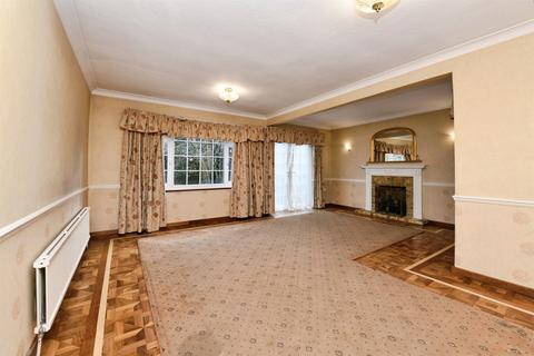 4 bedroom detached house for sale, High Road, Rayleigh
