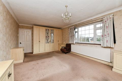 4 bedroom detached house for sale, High Road, Rayleigh
