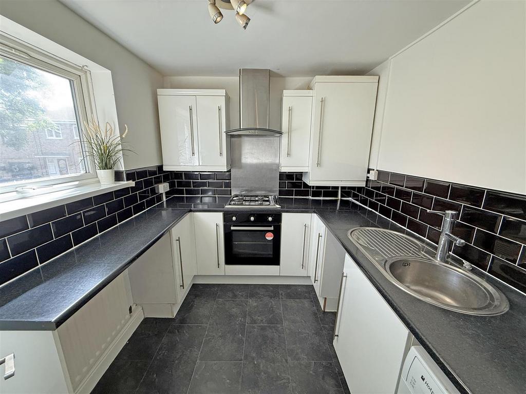 Apartment in North Tyneside, North East - View 3