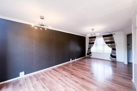 3 bedroom end of terrace house to rent, Hookstone Way, Woodford Green, IG8