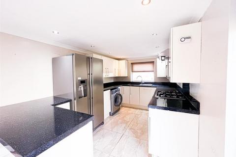 3 bedroom end of terrace house to rent, Hookstone Way, Woodford Green, IG8