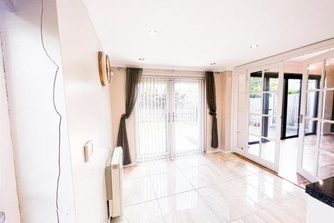3 bedroom end of terrace house to rent, Hookstone Way, Woodford Green, IG8