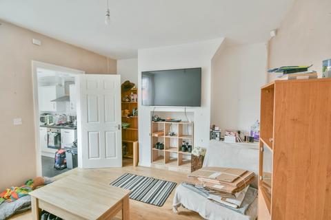 2 bedroom flat for sale, Axwell Terrace, Swalwell NE16