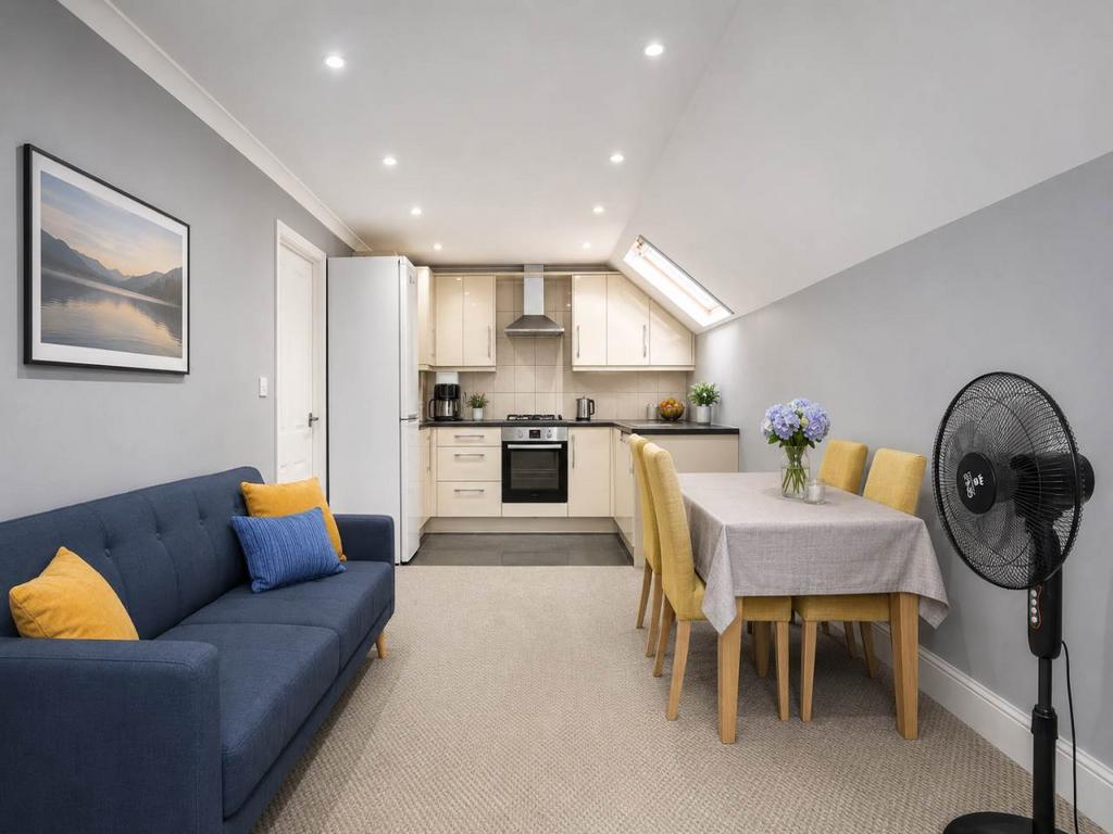 House in Middlesex - View 2
