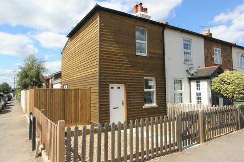 2 bedroom end of terrace house to rent, Molesey Road, Hersham KT12
